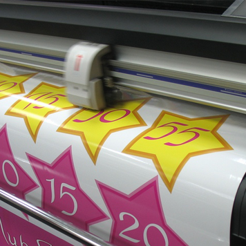 Печать на оракале самоклеющейся пленке в Киеве