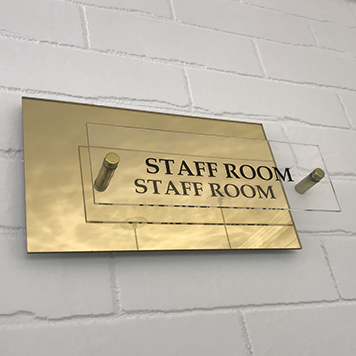 Виготовлення табличок на замовлення