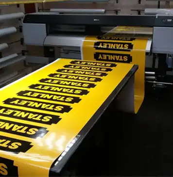 Печать на оракале в Киеве, заказать печать на самоклеящейся пленке от Пронто Принт